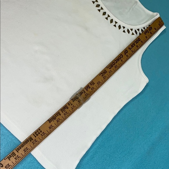 St. John’s Bay tank top white with gold accents ribbed textured stretchy size XL - Picture 9 of 9